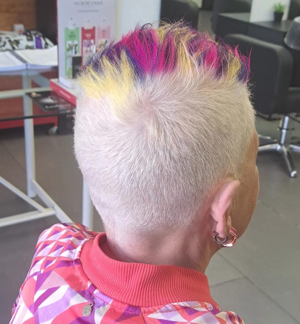 Coloración fantasía en pelo corto en La Pelu de Rosa